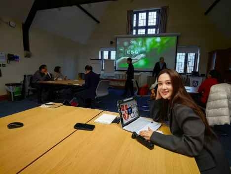 剑桥大学博士后研究学员赴英国本校研讨图片2