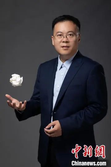 黄嘉兴。 朱丹阳 摄 黄嘉兴教授照片